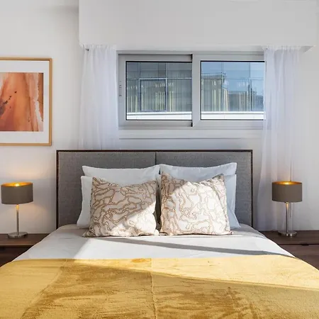 Elegant ニコシア